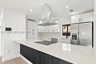 For Sale: $799,000 (3 beds, 3 baths, 1645 Square Feet)