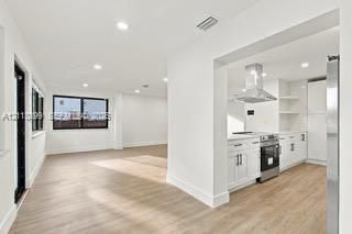 For Sale: $799,000 (3 beds, 3 baths, 1645 Square Feet)