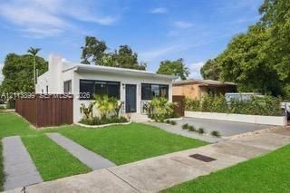 For Sale: $799,000 (3 beds, 3 baths, 1645 Square Feet)