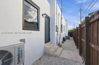 For Sale: $799,000 (3 beds, 3 baths, 1645 Square Feet)