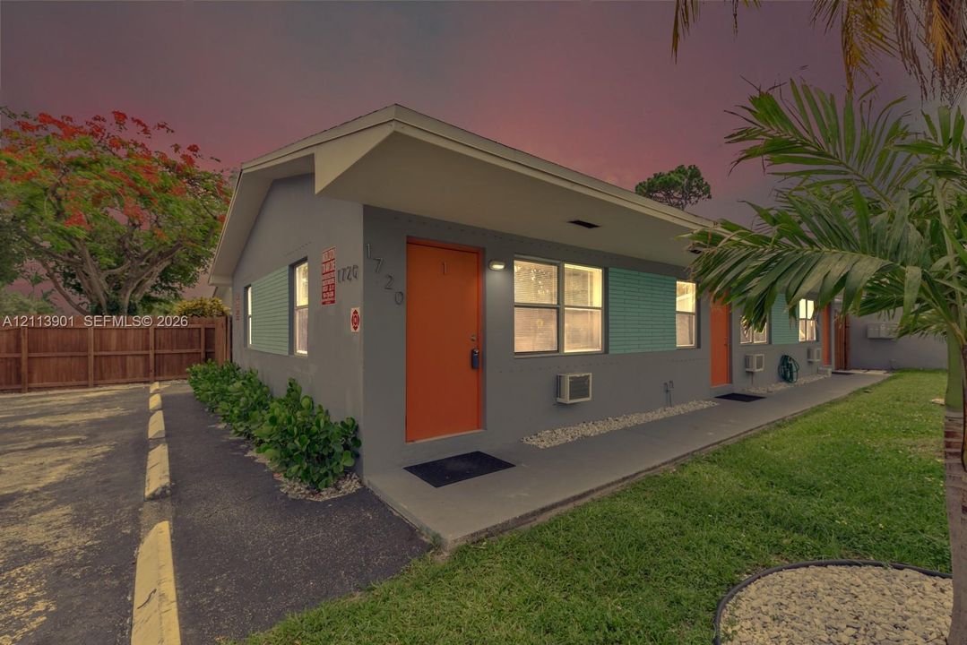 For Rent: $1,600 (1 beds, 1 baths, 700 Square Feet)