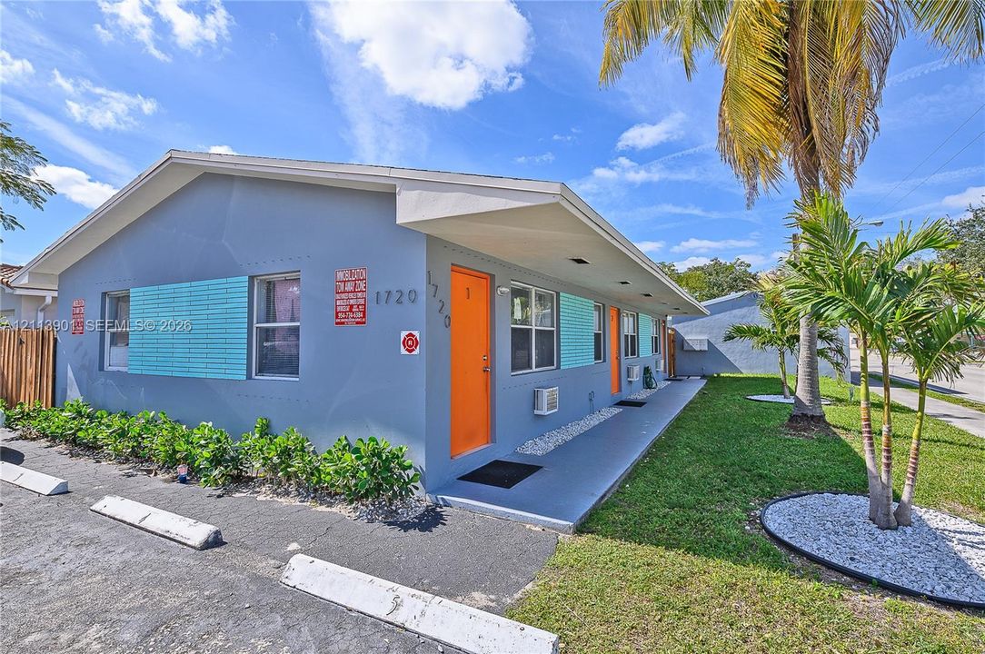 For Rent: $1,600 (1 beds, 1 baths, 700 Square Feet)