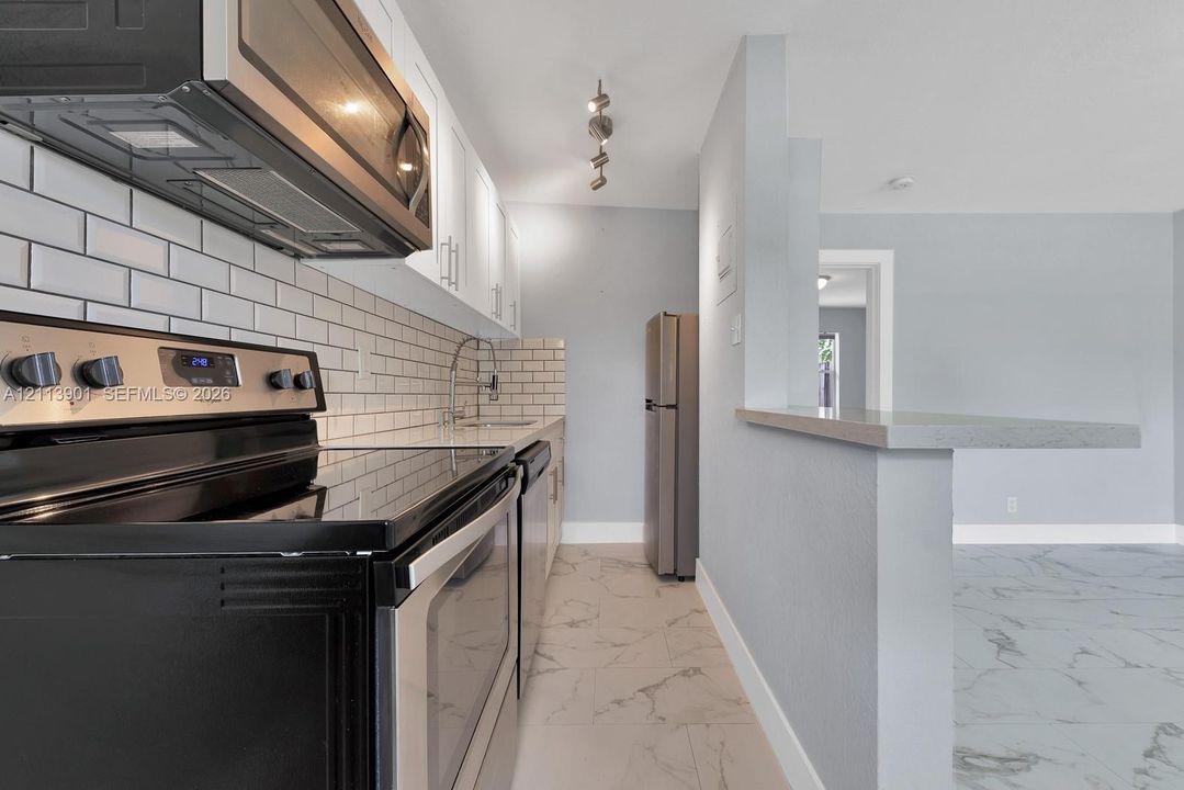 For Rent: $1,600 (1 beds, 1 baths, 700 Square Feet)