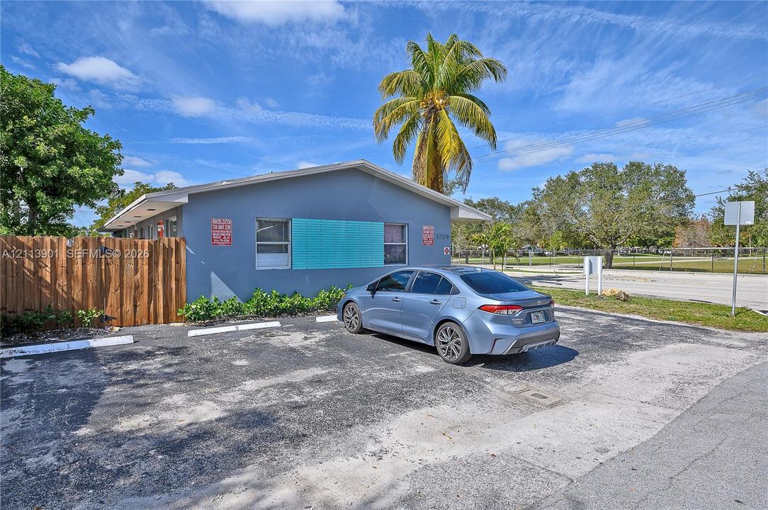 For Rent: $1,600 (1 beds, 1 baths, 700 Square Feet)