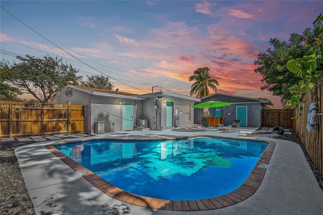 For Rent: $1,600 (1 beds, 1 baths, 700 Square Feet)