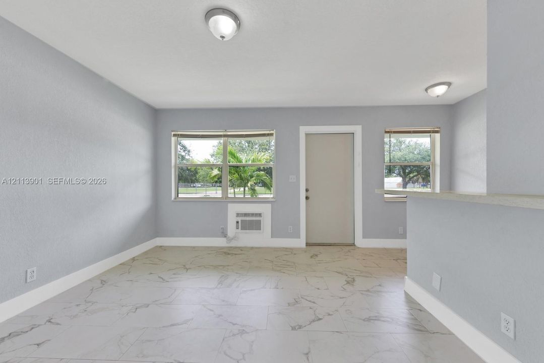 For Rent: $1,600 (1 beds, 1 baths, 700 Square Feet)