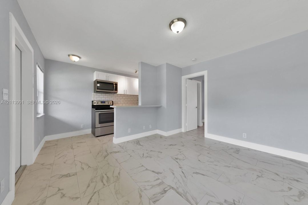 For Rent: $1,600 (1 beds, 1 baths, 700 Square Feet)