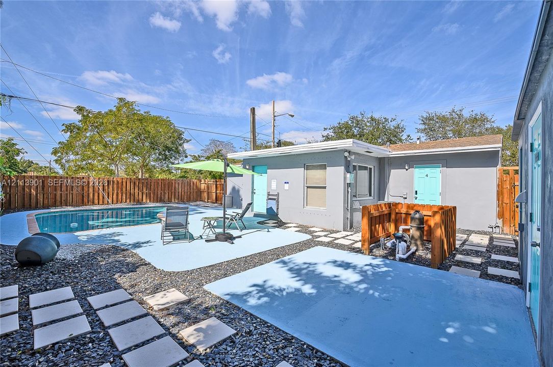 For Rent: $1,600 (1 beds, 1 baths, 700 Square Feet)