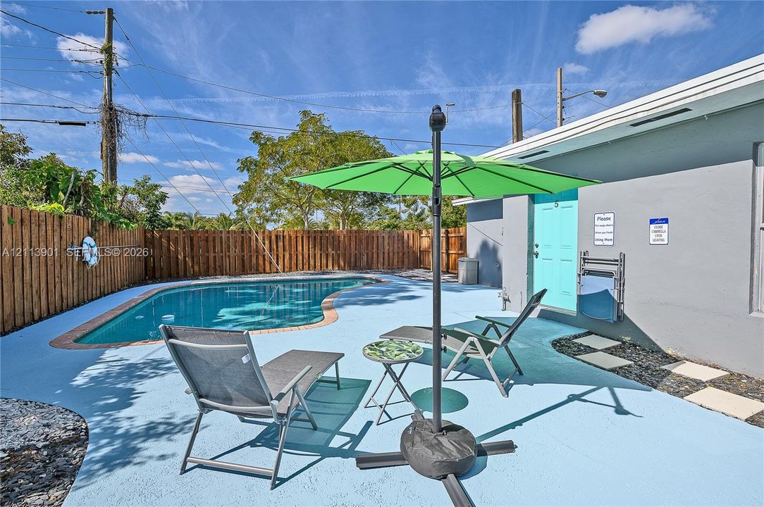For Rent: $1,600 (1 beds, 1 baths, 700 Square Feet)