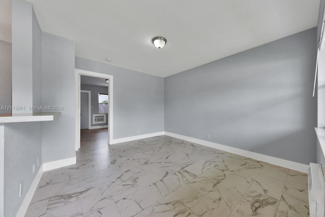 For Rent: $1,600 (1 beds, 1 baths, 700 Square Feet)