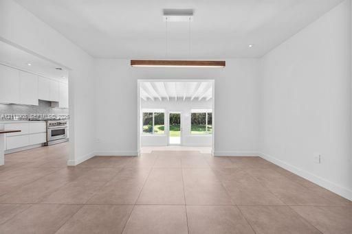 For Sale: $2,195,000 (3 beds, 3 baths, 2004 Square Feet)