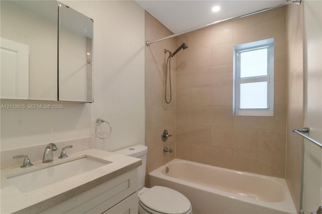 For Rent: $2,300 (2 beds, 1 baths, 850 Square Feet)