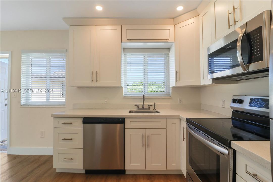 For Rent: $2,300 (2 beds, 1 baths, 850 Square Feet)