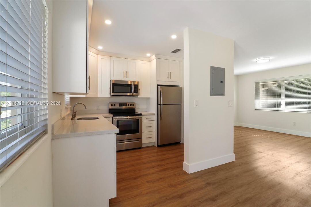 For Rent: $2,300 (2 beds, 1 baths, 850 Square Feet)