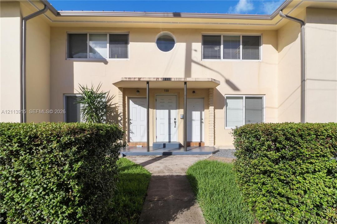 For Rent: $2,300 (2 beds, 1 baths, 850 Square Feet)