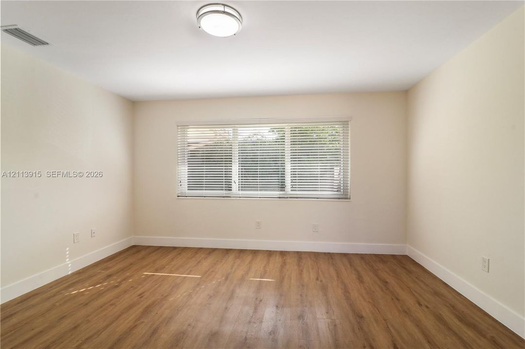 For Rent: $2,300 (2 beds, 1 baths, 850 Square Feet)