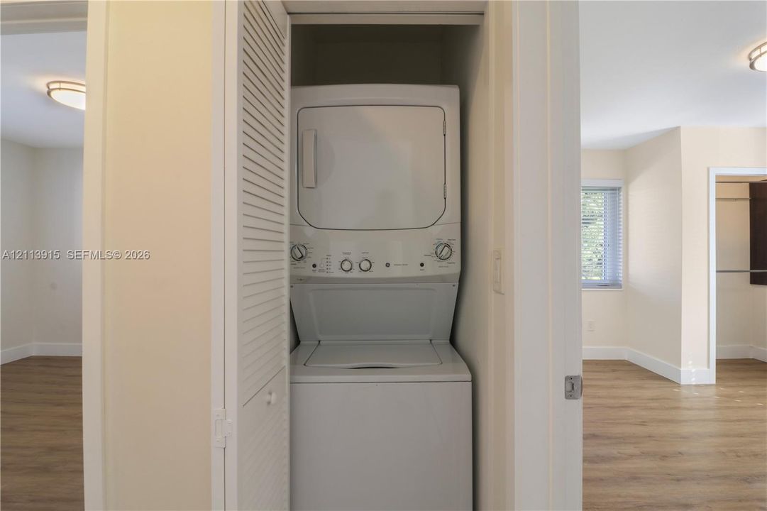 For Rent: $2,300 (2 beds, 1 baths, 850 Square Feet)