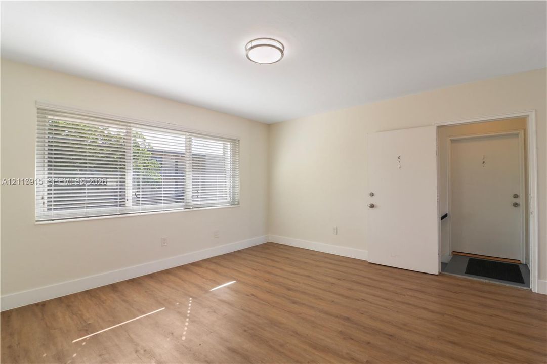 For Rent: $2,300 (2 beds, 1 baths, 850 Square Feet)