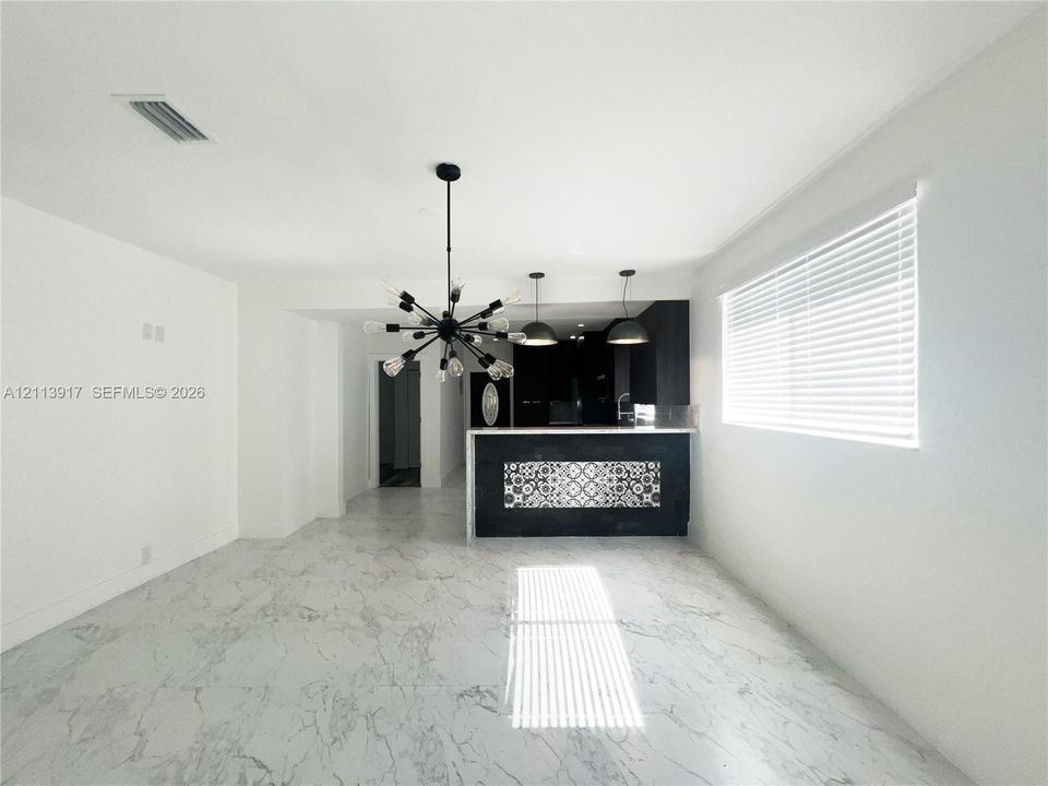 En Renta: $4,300 (3 camas, 2 baños, 2000 Pies cuadrados)