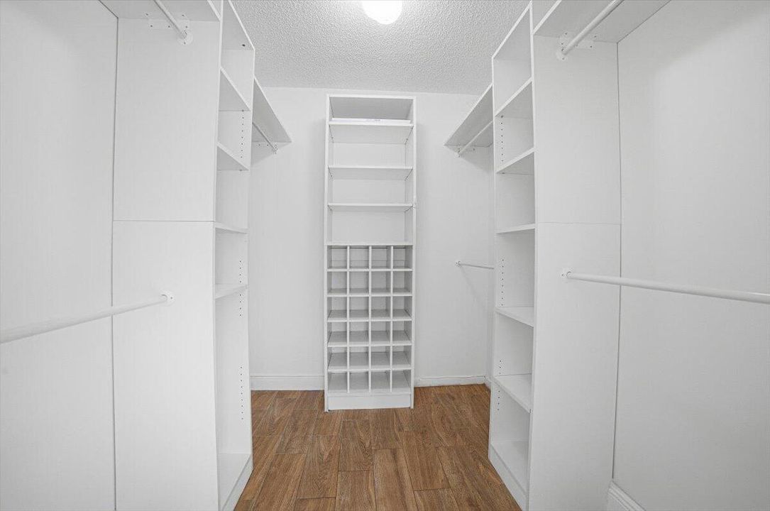 17-Bedroom3-Closet