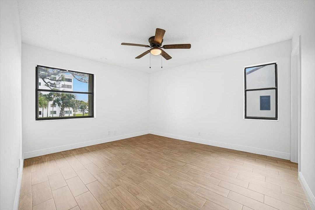 13-Bedroom3