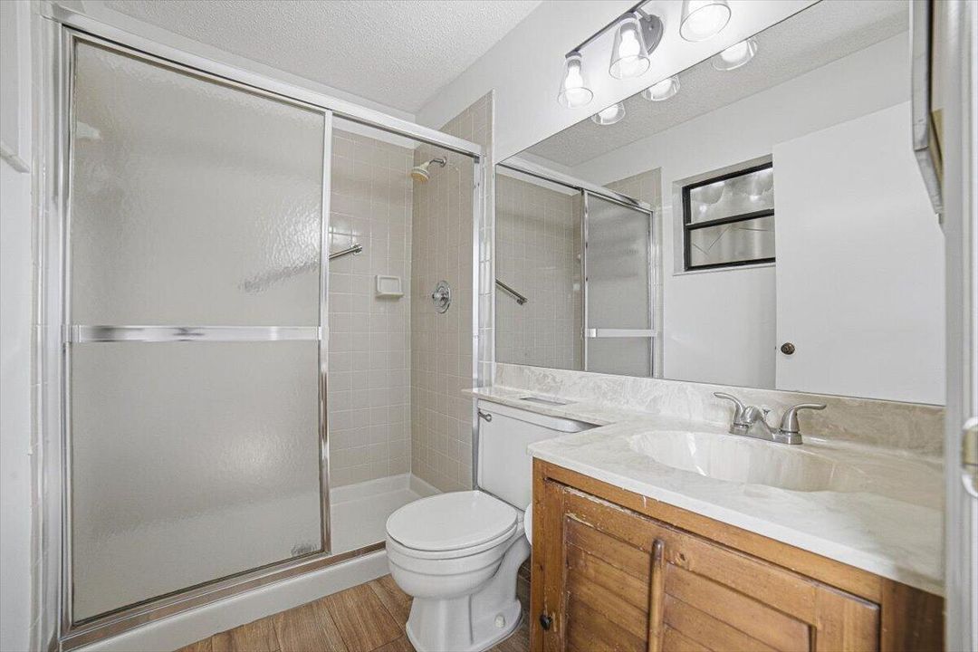 15-Bedroom3-Bathroom