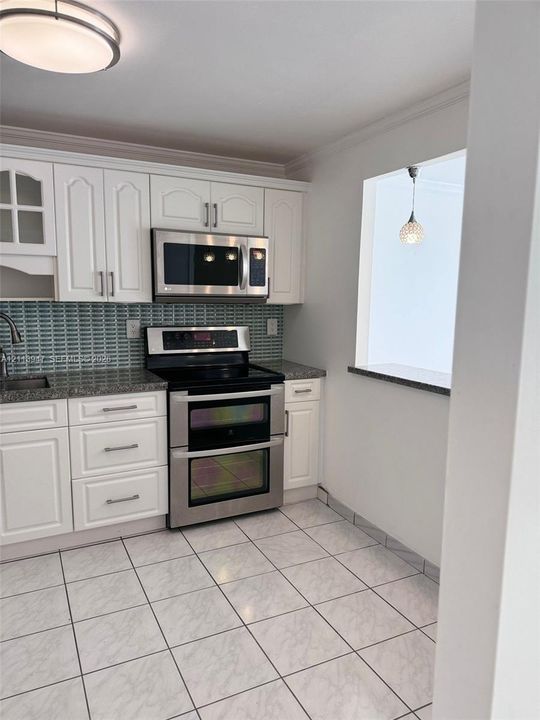 В аренду: $2,800 (1 спален, 1 ванн, 1064 Квадратных фут)