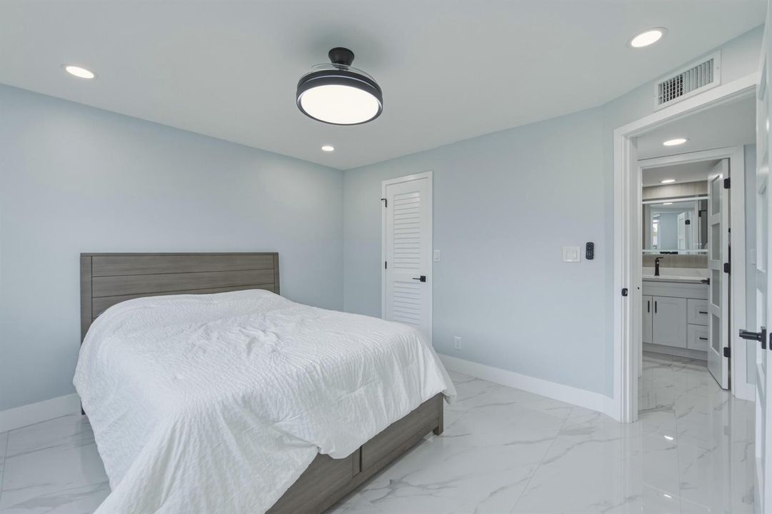 7. Guest Bedrom Some Bath USE