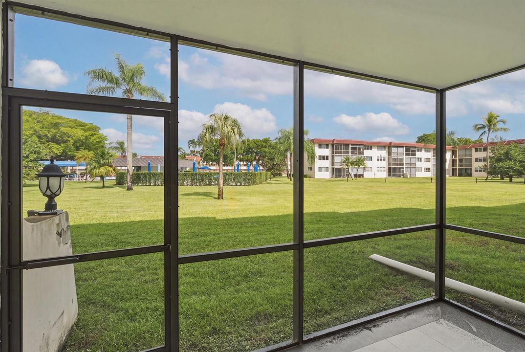 23. Patio Right