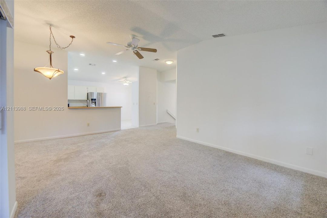 For Sale: $275,000 (2 beds, 2 baths, 900 Square Feet)