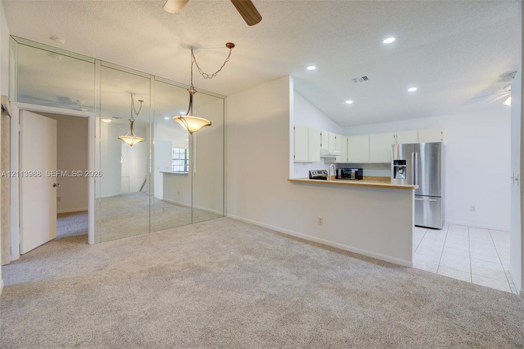For Sale: $275,000 (2 beds, 2 baths, 900 Square Feet)