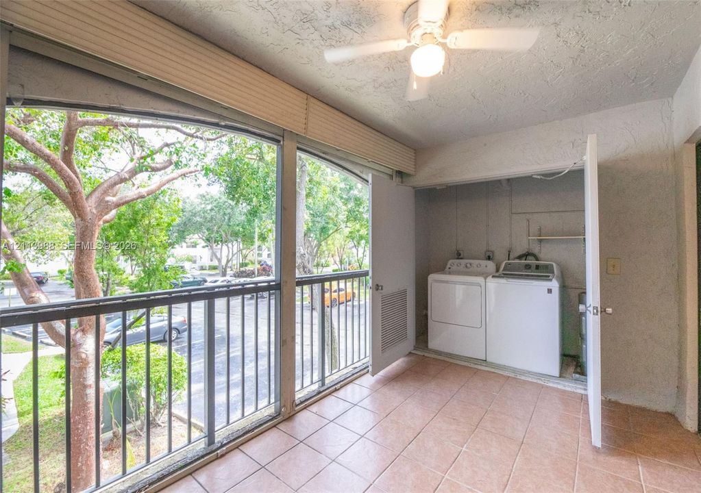 For Sale: $275,000 (2 beds, 2 baths, 900 Square Feet)