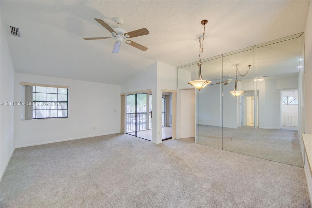 For Sale: $275,000 (2 beds, 2 baths, 900 Square Feet)