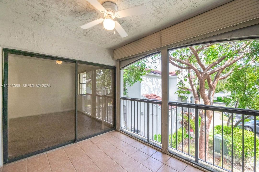 For Sale: $275,000 (2 beds, 2 baths, 900 Square Feet)