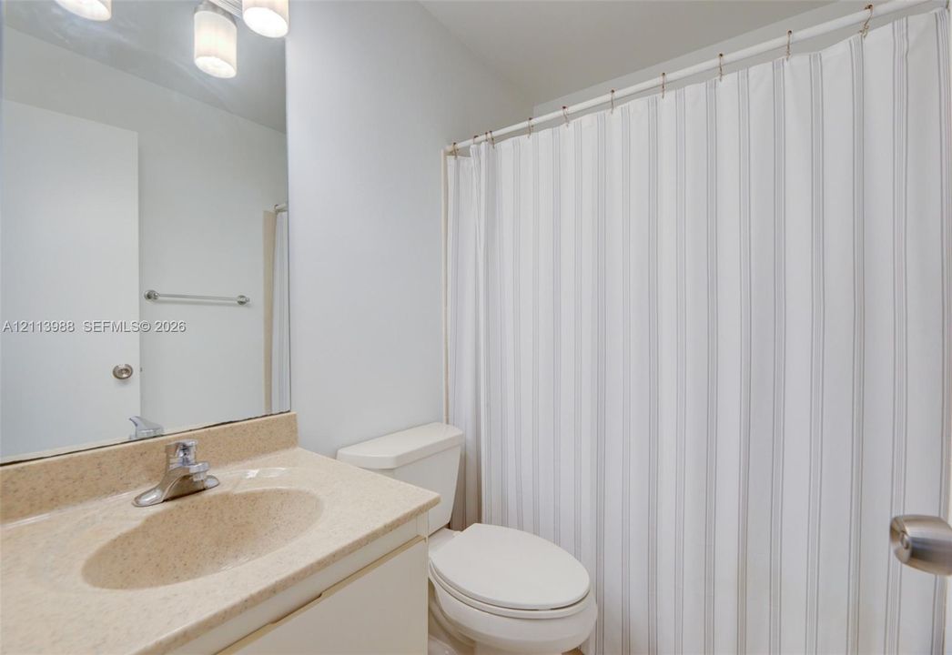 For Sale: $275,000 (2 beds, 2 baths, 900 Square Feet)