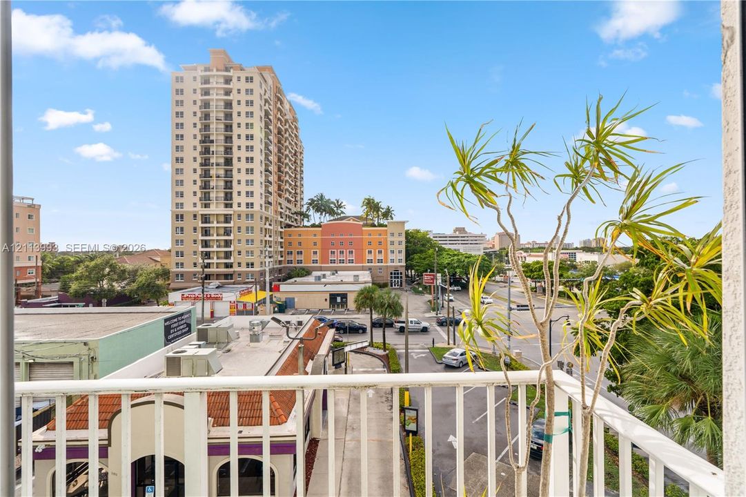 For Rent: $2,550 (1 beds, 1 baths, 694 Square Feet)