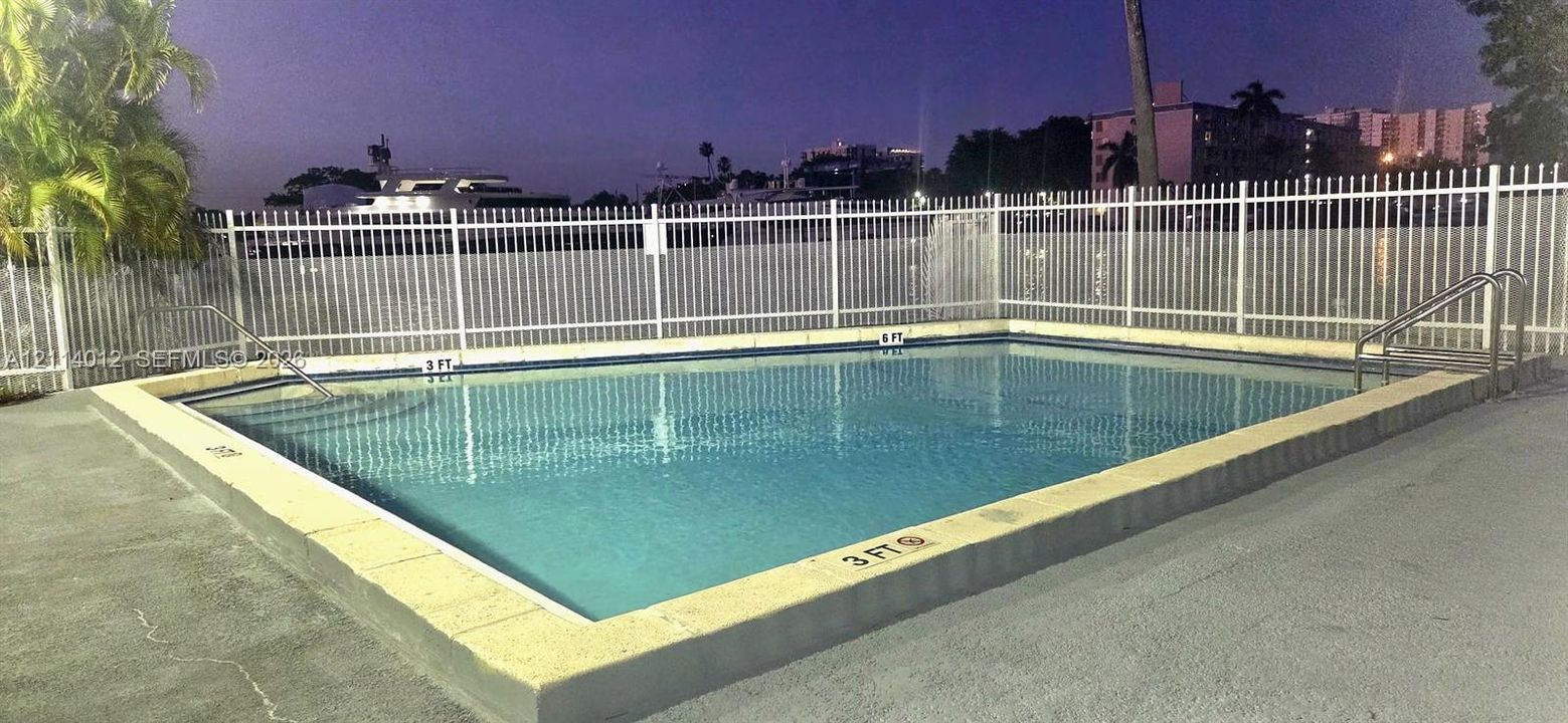 For Rent: $2,600 (2 beds, 1 baths, 1000 Square Feet)