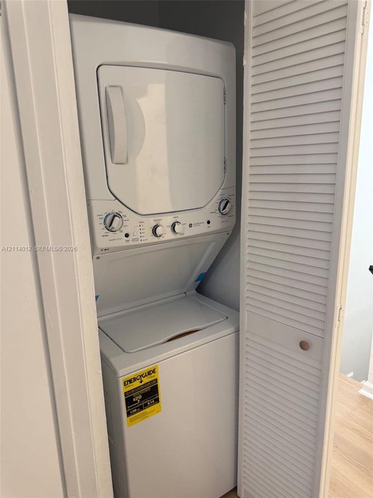 For Rent: $2,600 (2 beds, 1 baths, 1000 Square Feet)