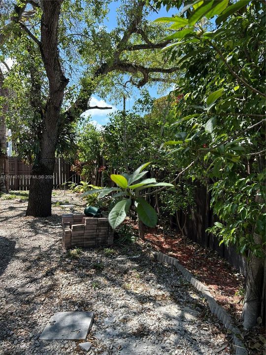 For Rent: $2,800 (3 beds, 2 baths, 1378 Square Feet)