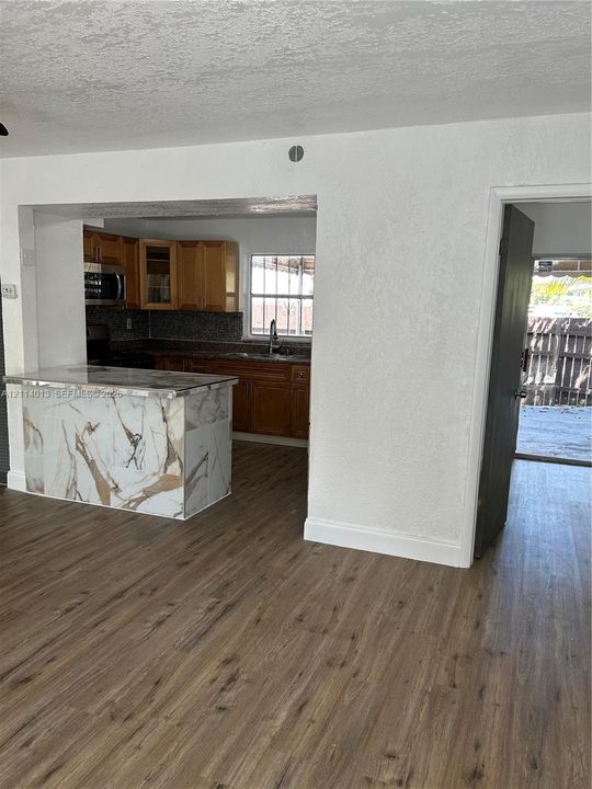 For Rent: $2,800 (3 beds, 2 baths, 1378 Square Feet)