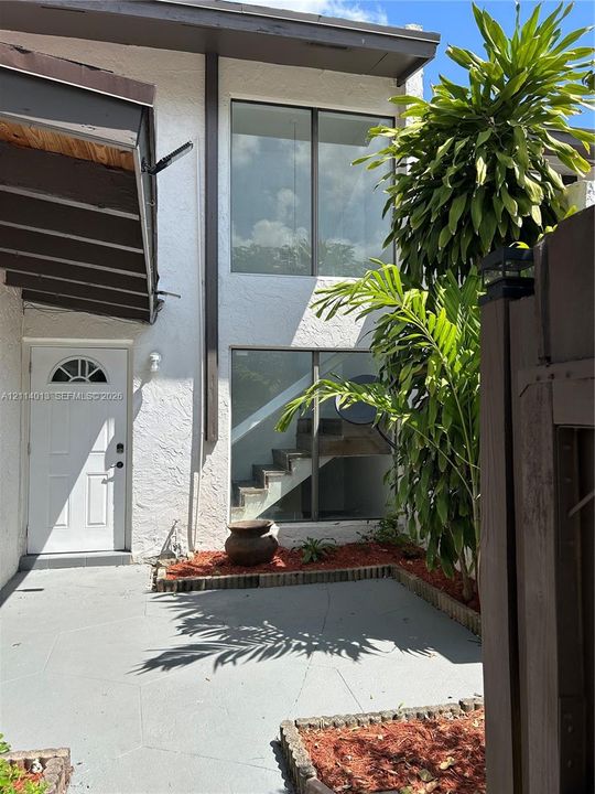For Rent: $2,800 (3 beds, 2 baths, 1378 Square Feet)