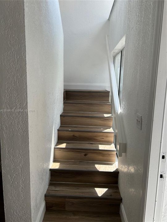 For Rent: $2,800 (3 beds, 2 baths, 1378 Square Feet)