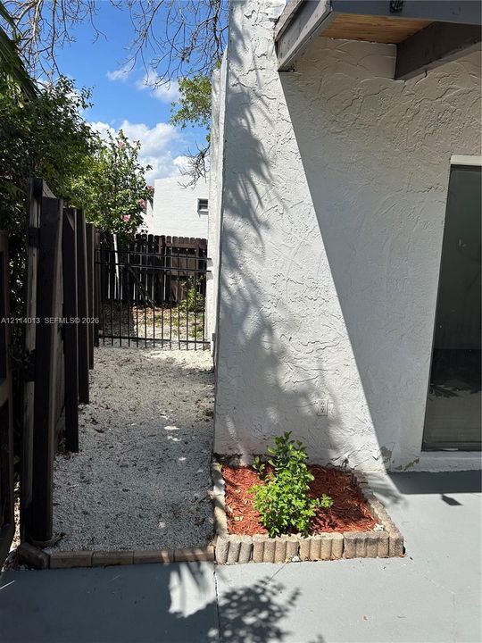 For Rent: $2,800 (3 beds, 2 baths, 1378 Square Feet)