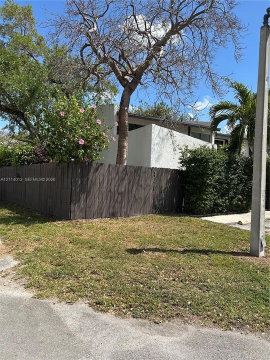 For Rent: $2,800 (3 beds, 2 baths, 1378 Square Feet)