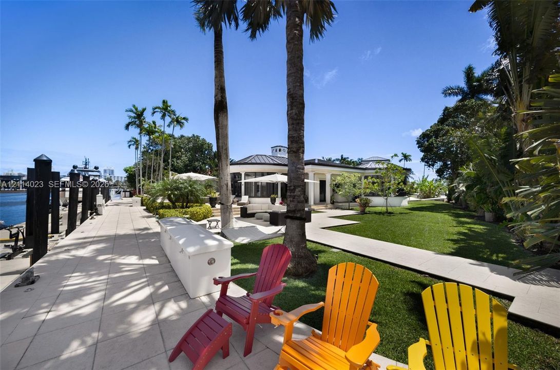 For Sale: $39,995,000 (7 beds, 6 baths, 8132 Square Feet)