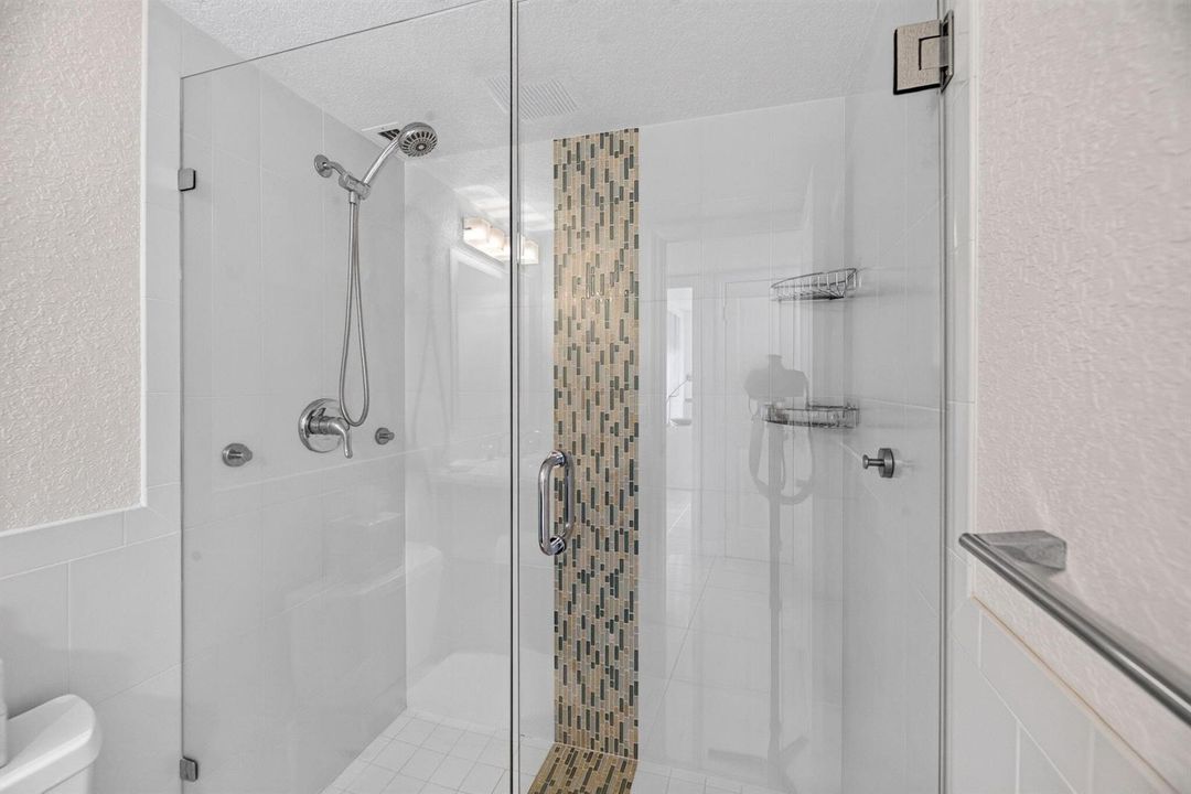 57-web-or-mls-Guest bath 3