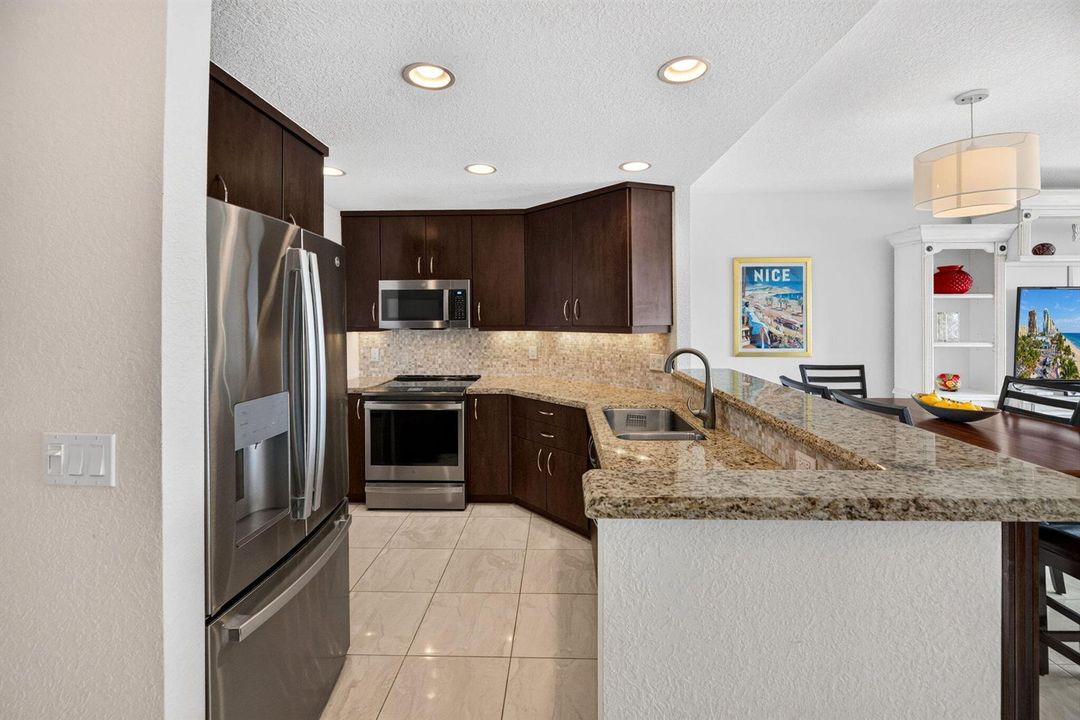 17-web-or-mls-Kitchen 1