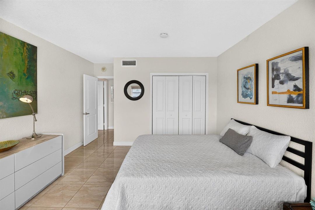 52-web-or-mls-Guest bedroom 5