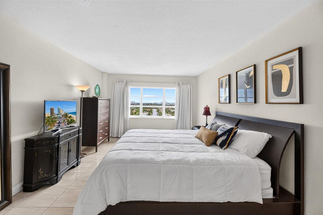 39-web-or-mls-Primary bedroom 2