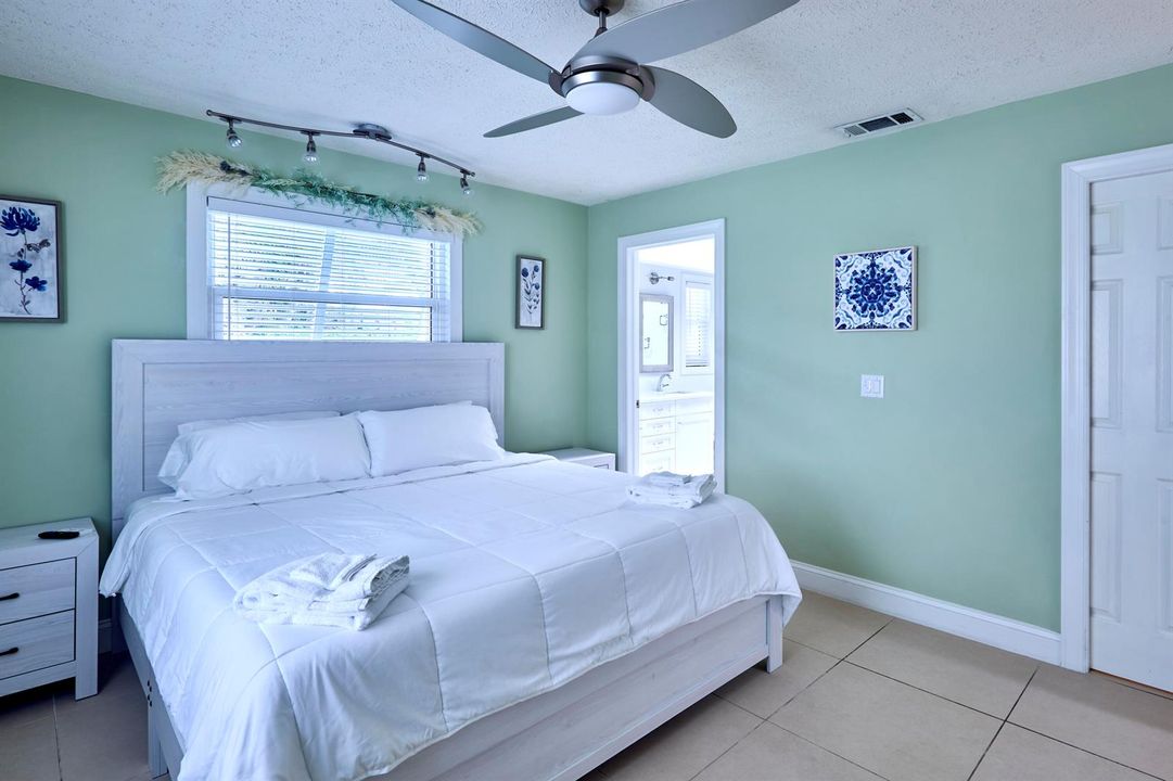 Bedroom_1B_8308_